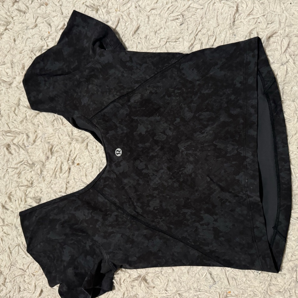 Lululemon cropped tee